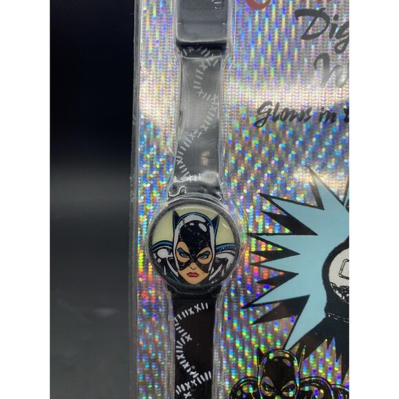 Catwoman Digital Watch Glow In the Dark Sealed Package Quintel 1991 DC Comics - Picture 2 of 13